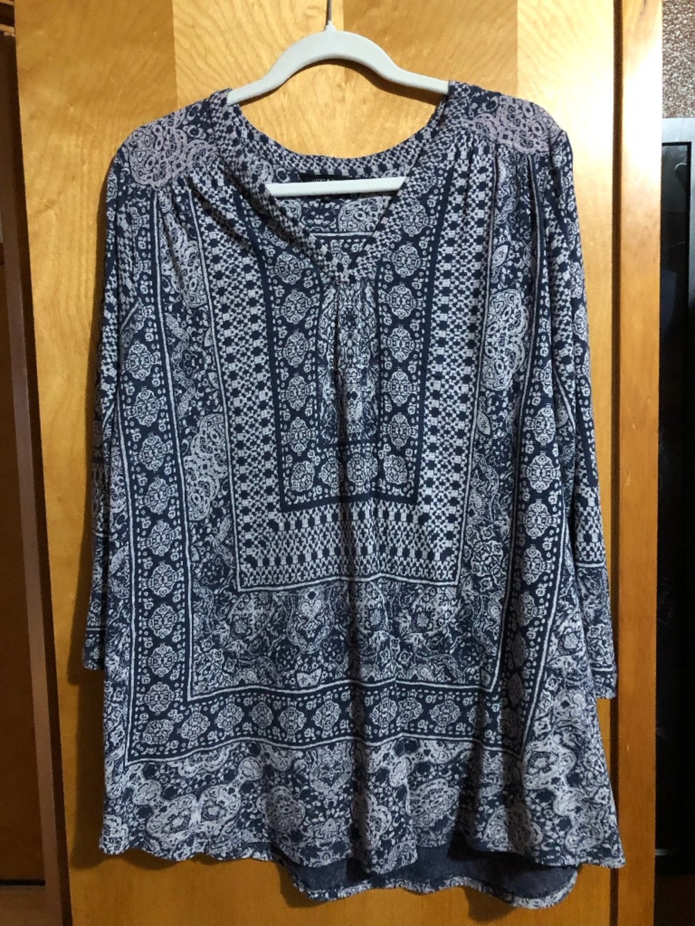 Lucky Brand V Neck long sleeve blue print blouse